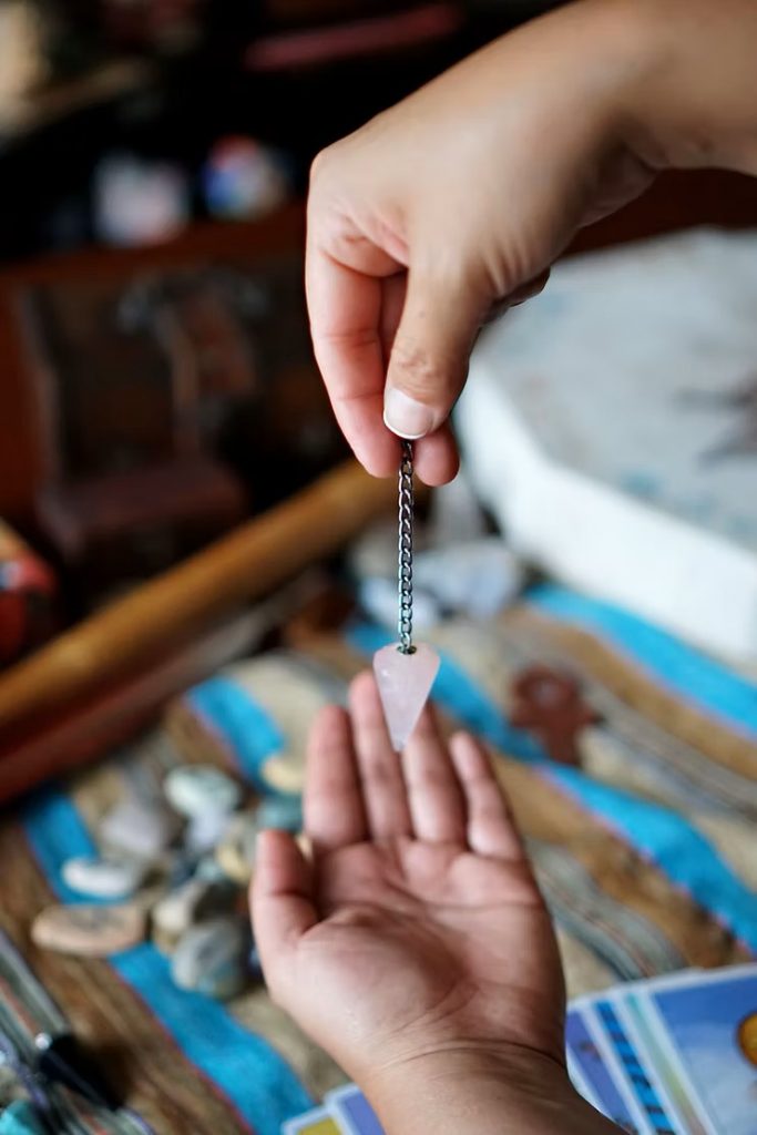 La radiesthésie : découvrir les niveaux vibratoires
